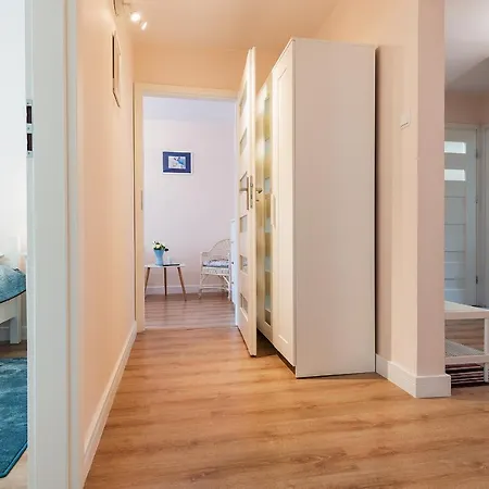 3 Bedroom Kasprzaka - P&o Serviced Апартаменты *