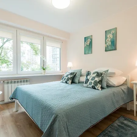 3 Bedroom Kasprzaka - P&o Serviced * Varşova